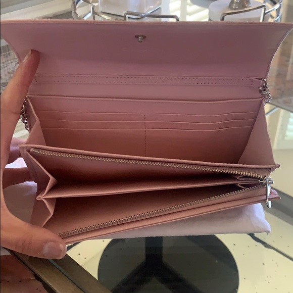 Lady Dior voyage wallet with Dior initial chain - Picture 4 of 7